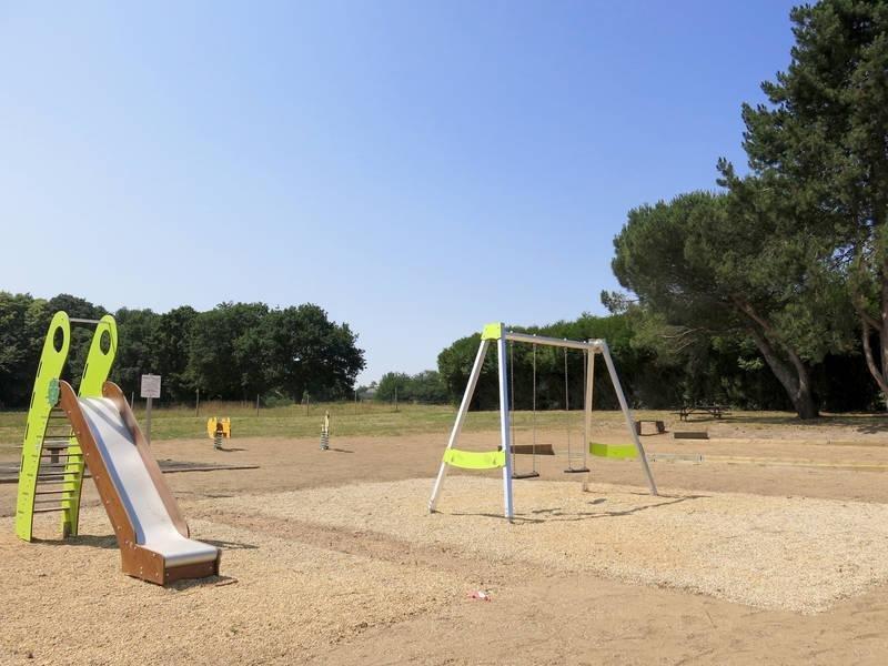 فندق Terres De France - Le Domaine Du Moulin Neuf روشيفور أو تير المظهر الخارجي الصورة